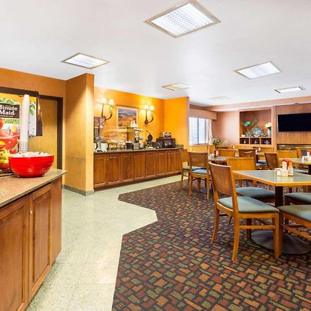 מלון Ramada By Wyndham Kent Seattle Area מראה חיצוני תמונה