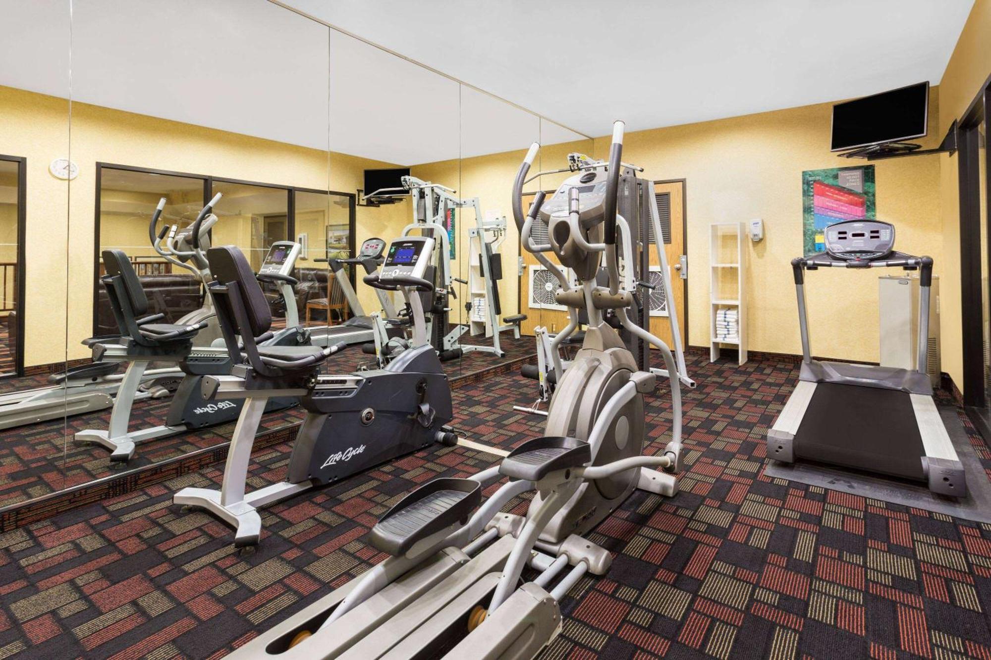 מלון Ramada By Wyndham Kent Seattle Area מראה חיצוני תמונה